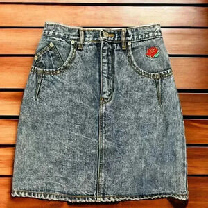 Jordache RARE Vintage Acid Washed Denim Skirt With Rose Appliqué Juniors 5/7.